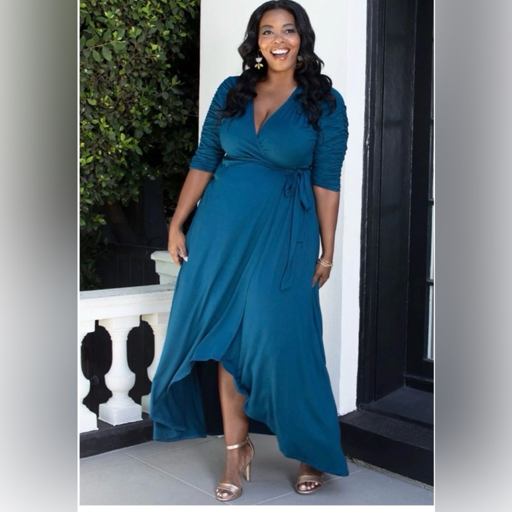 Kiyonna Deep Navy Faux-Wrap Maxi Dress with Tie Waist
Meadow dream Size 3x